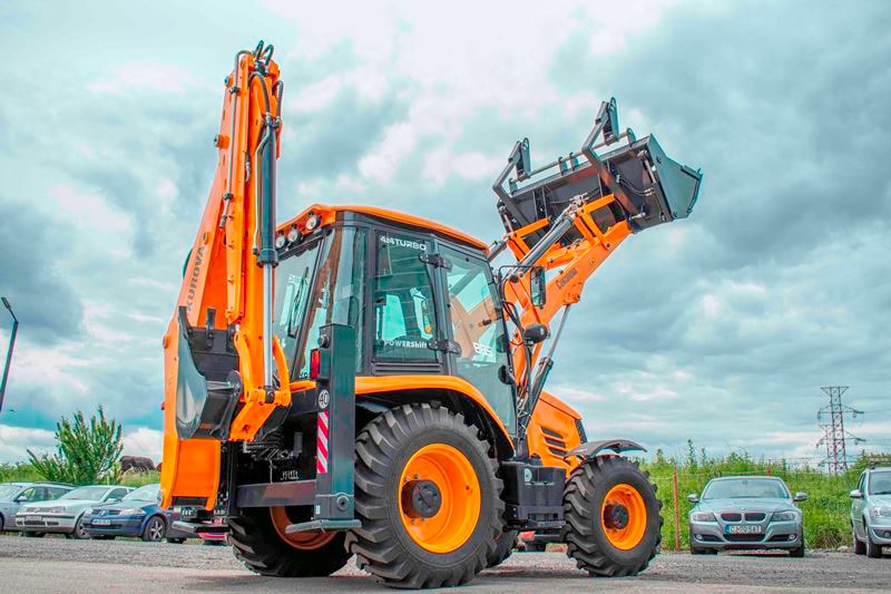 Buldoexcavator Cukurova 885