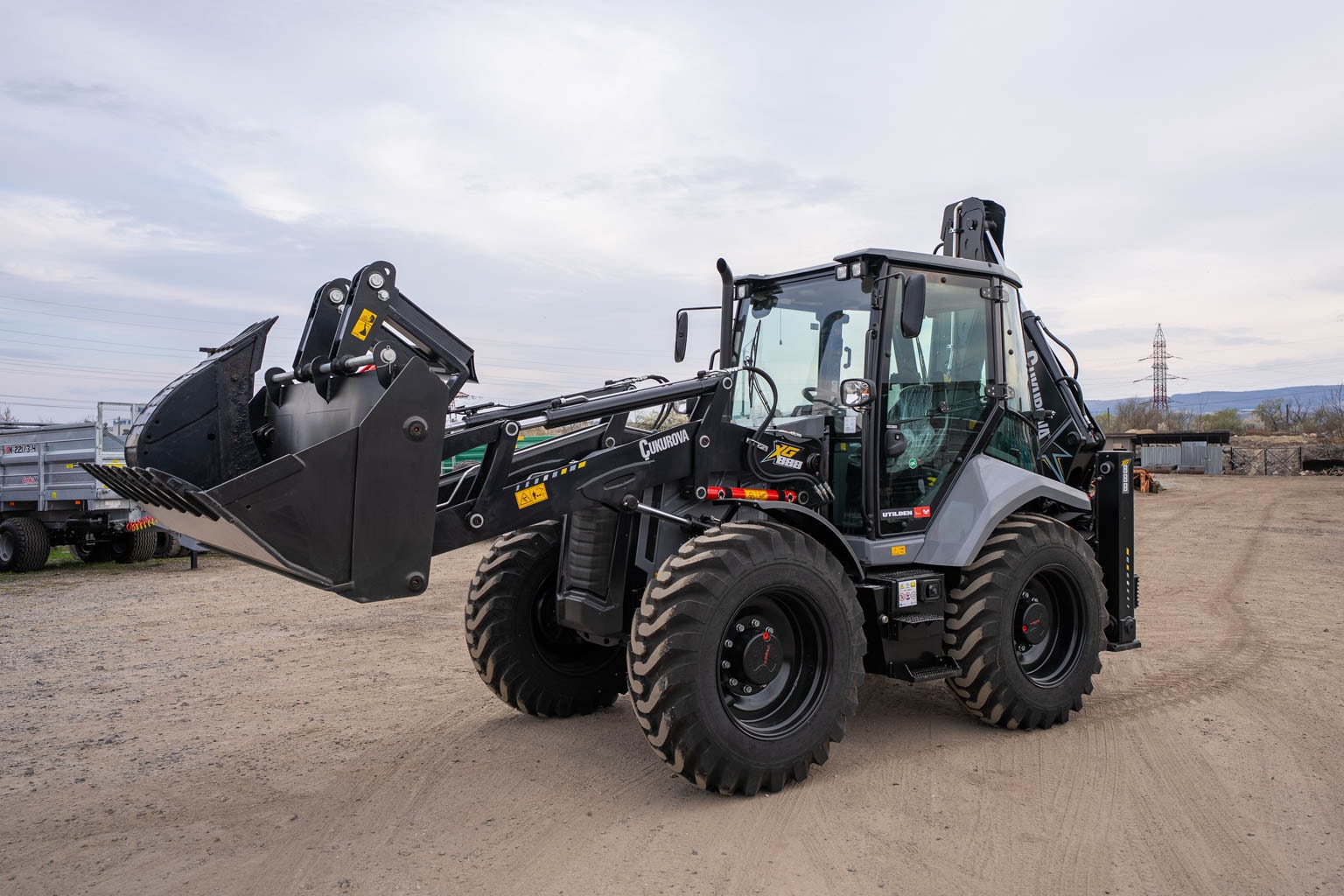 Buldoexcavator Cukurova 888