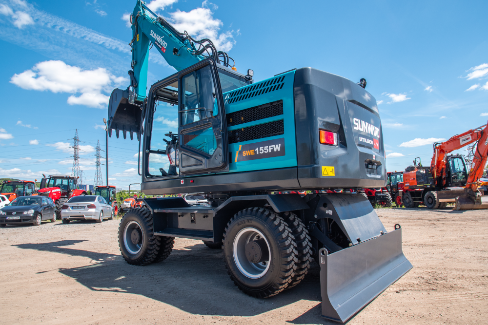 Excavator pe roti Sunward SWE 155 FW cu stabilizatori